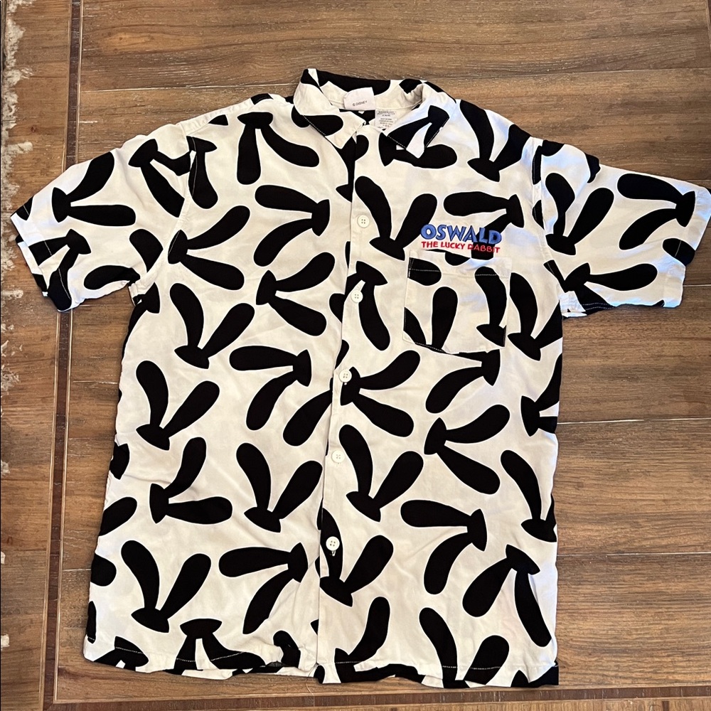 DISNEY Oswald the Lucky Rabbit Men’s Black/White Patterned Button Up Shirt. Sz M